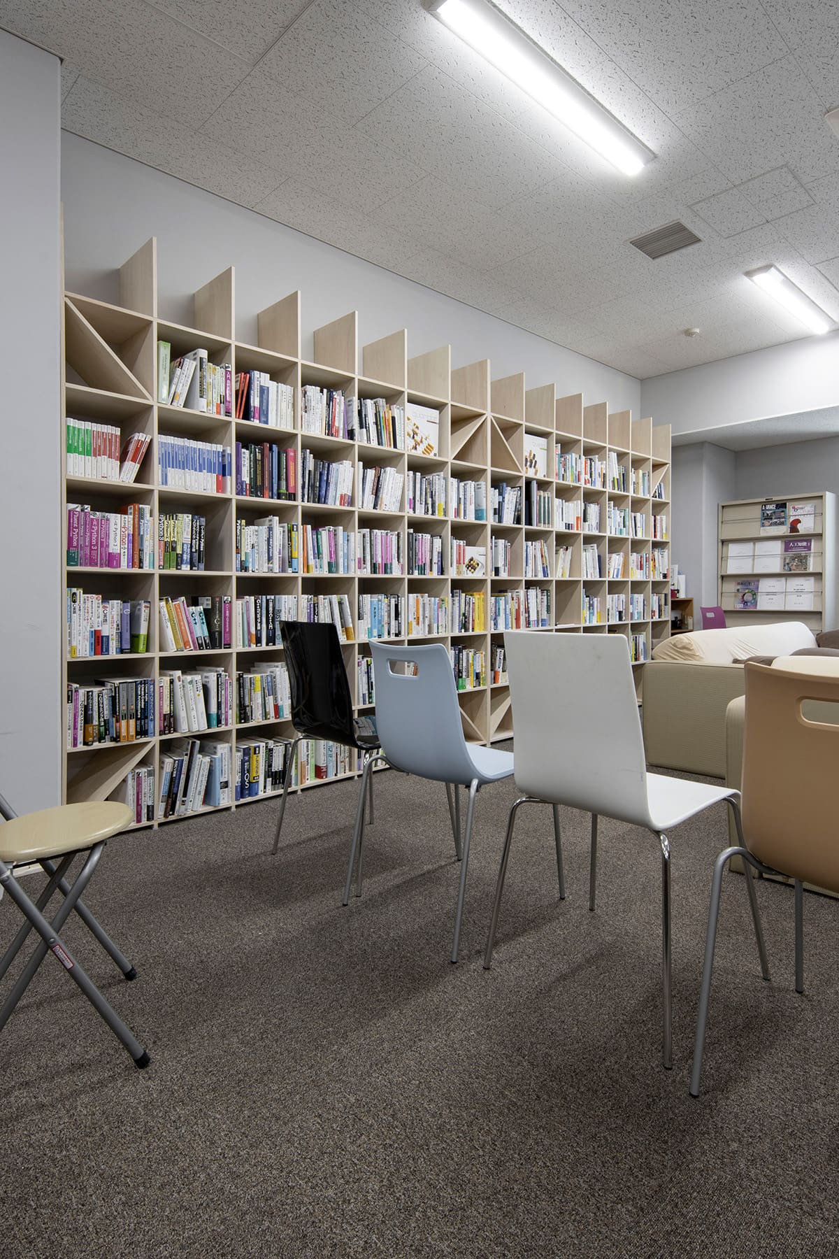 [File 730] 大学研究室の壁面本棚 - Shelf 壁一面の本棚 奥行350mm - マルゲリータお客様事例