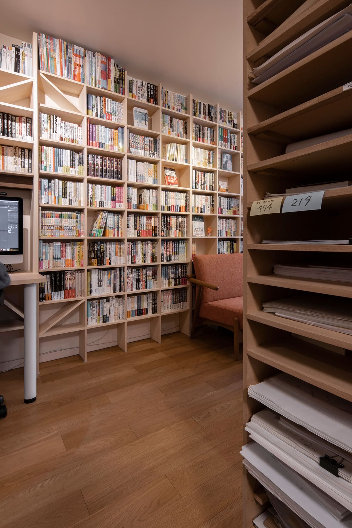 （株）ブックウォール オフィスの本棚 - Shelf 壁一面の本棚 - マルゲリータお客様事例