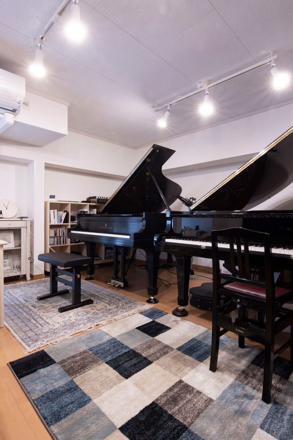 ピアニスト石川武蔵さんの練習室 - Shelf 壁一面の本棚 - マルゲリータお客様事例