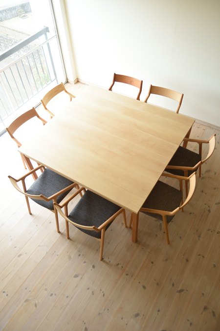 8人掛けダイニングテーブルのおすすめ 無垢材など会議に最適なテーブルをご紹介・正方形