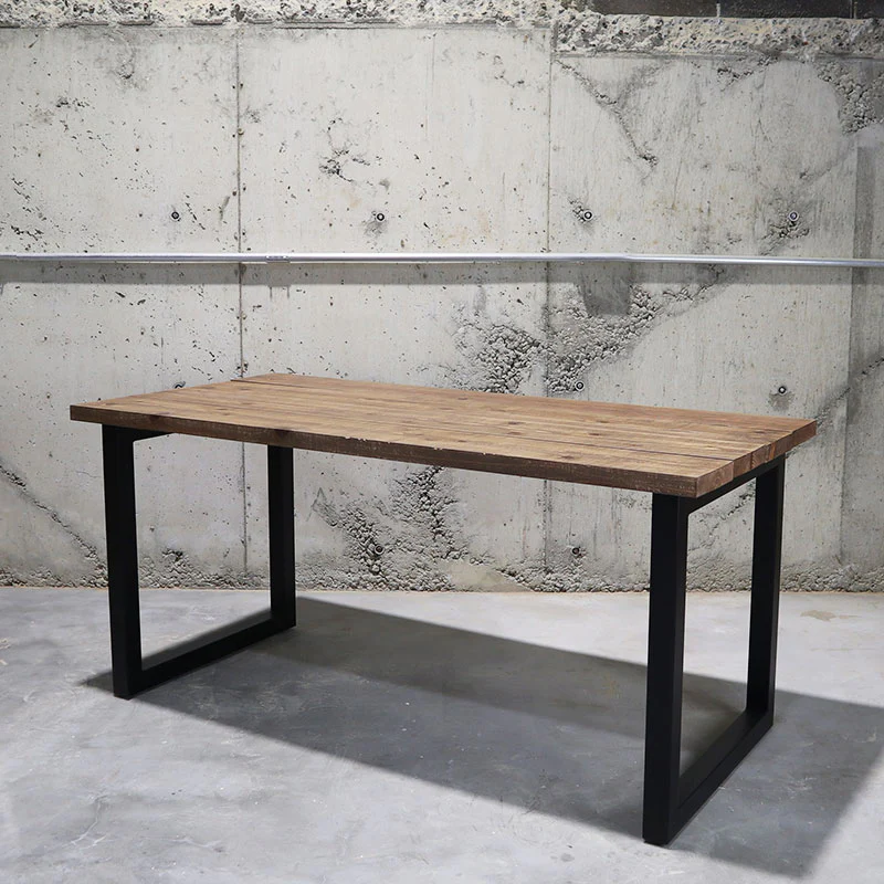 木製のミーティングテーブルのおすすめをご紹介 おしゃれなテーブルの選び方・おすすめの木製ミーティングテーブル⑤ 『KURO（クロ） ヴィンテージスタイル 無垢材テーブル』
