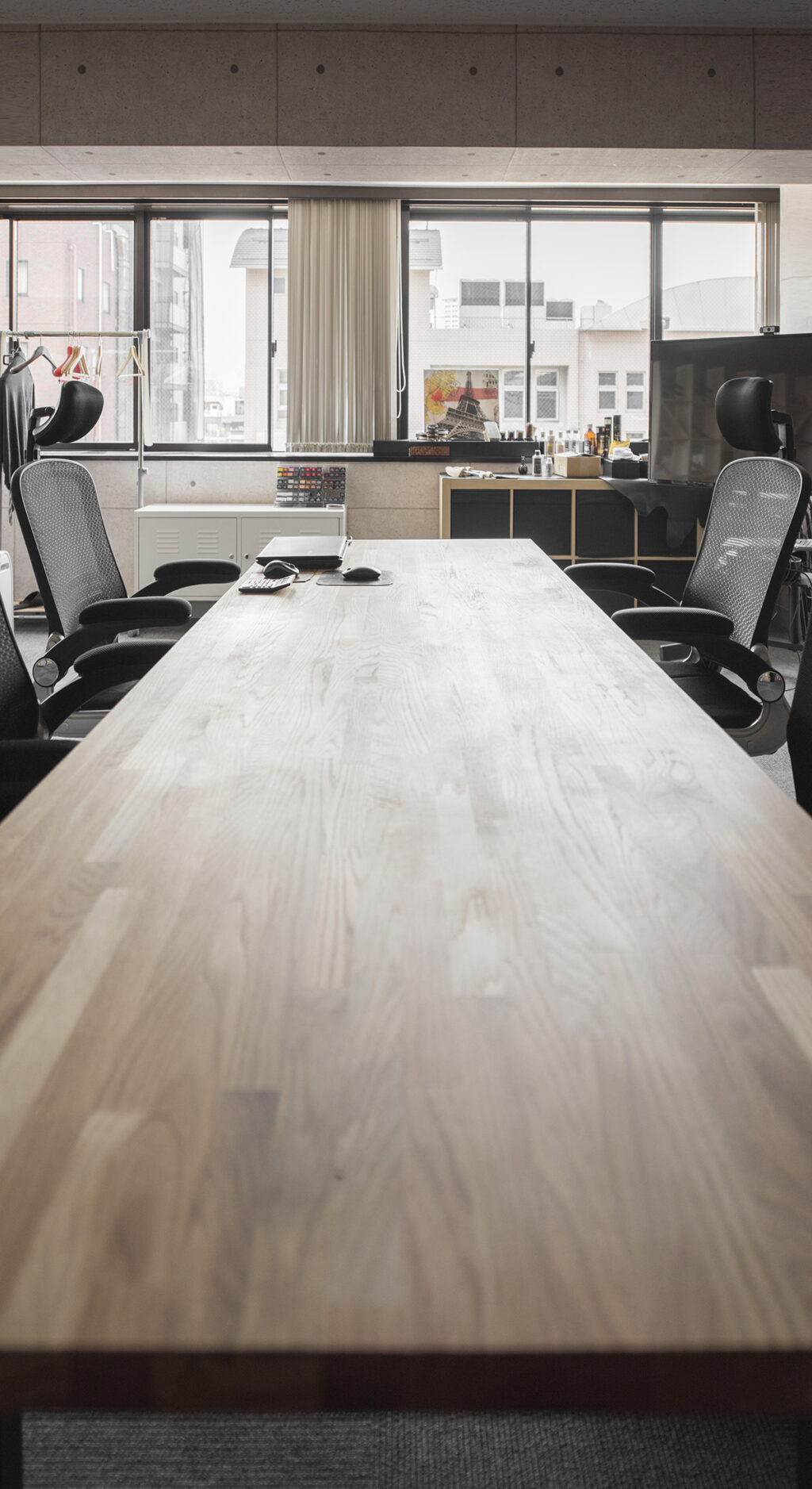 木製のミーティングテーブルのおすすめをご紹介 おしゃれなテーブルの選び方・おしゃれで使いやすい木製ミーティングテーブルの選び方・8人掛けダイニングテーブルのサイズを決めるポイント