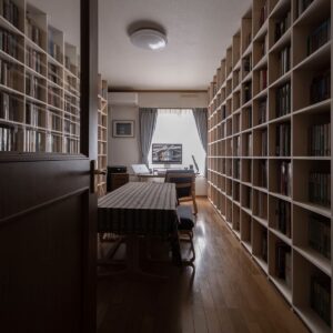 【File 742】図書館のような蔵書空間 - Shelf 壁一面の本棚 奥行350mm - マルゲリータお客様事例