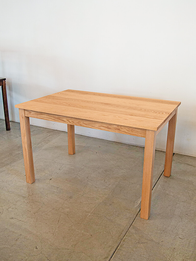 おしゃれな木製ダイニングテーブル③ 『IDEA ナチュラルな風合いがおしゃれなダイニングテーブル』