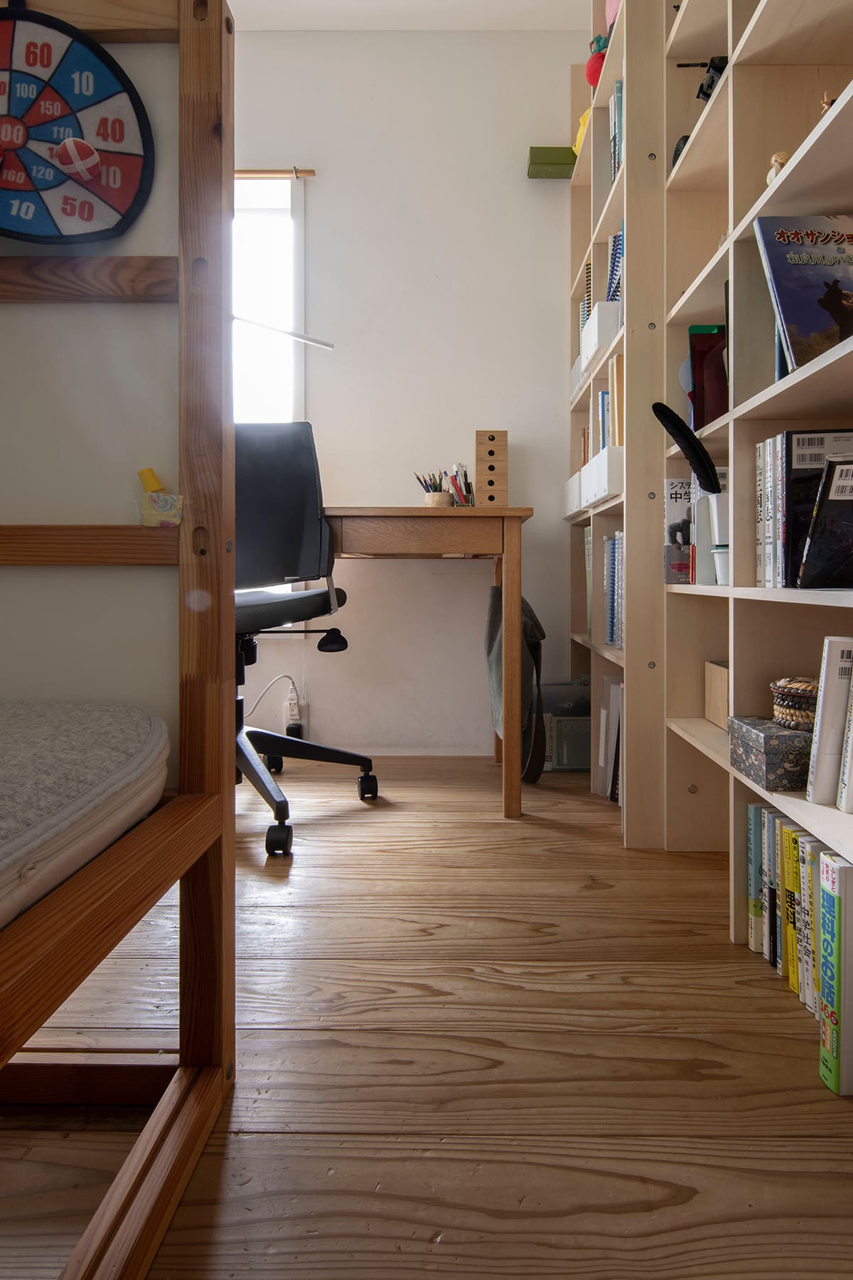【File 760】本棚の間仕切りで子供室を作る - Shelf 壁一面の本棚 - マルゲリータお客様事例