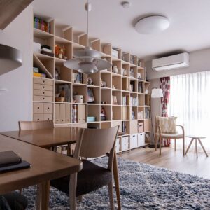 【File 763】リビングに於ける見せる収納と見せない収納 - Shelf 壁一面の本棚 奥行350mm - マルゲリータお客様事例
