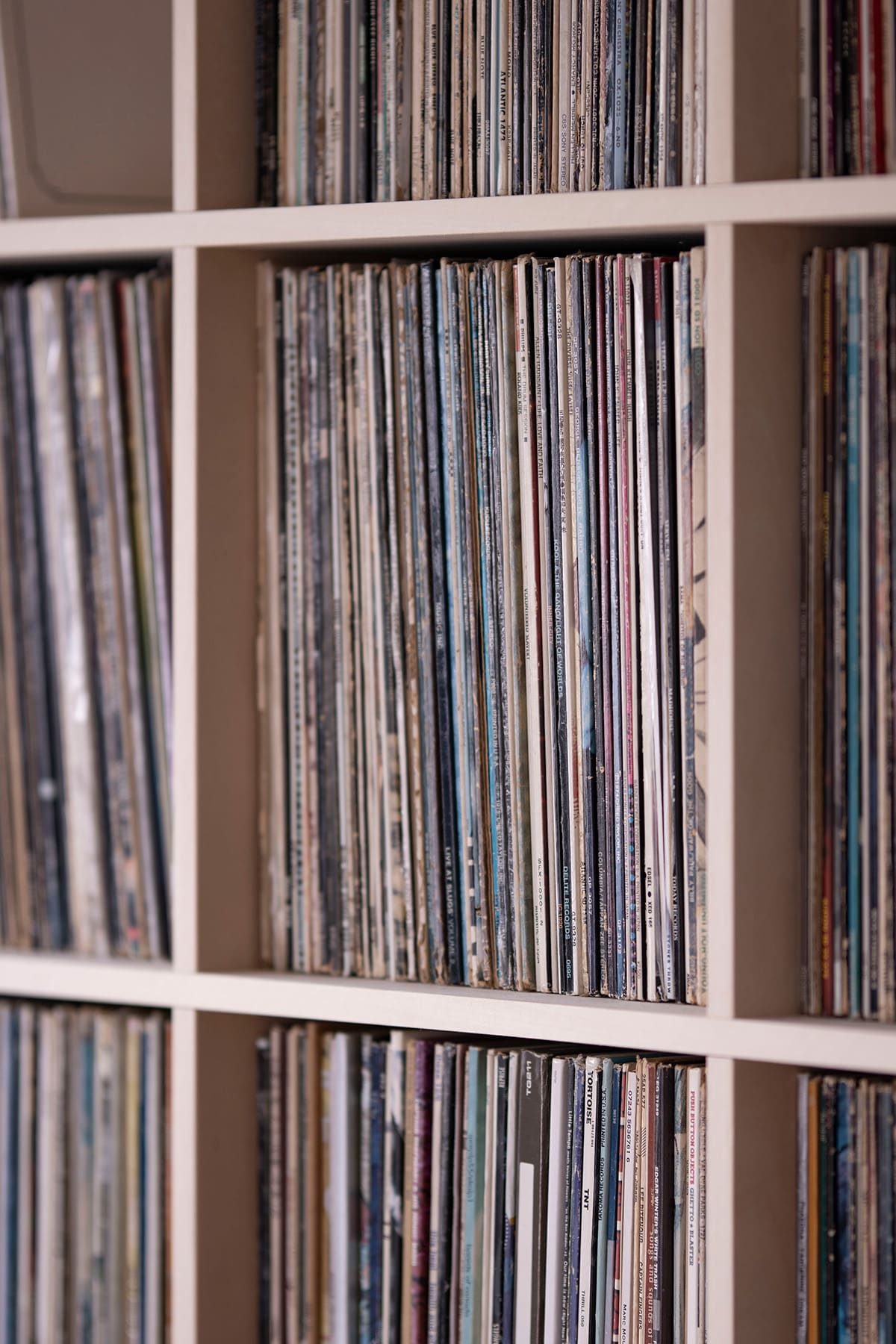【File 765】壁一面のレコード棚 - Shelf 壁一面の本棚 奥行350ｍｍ - マルゲリータお客様事例