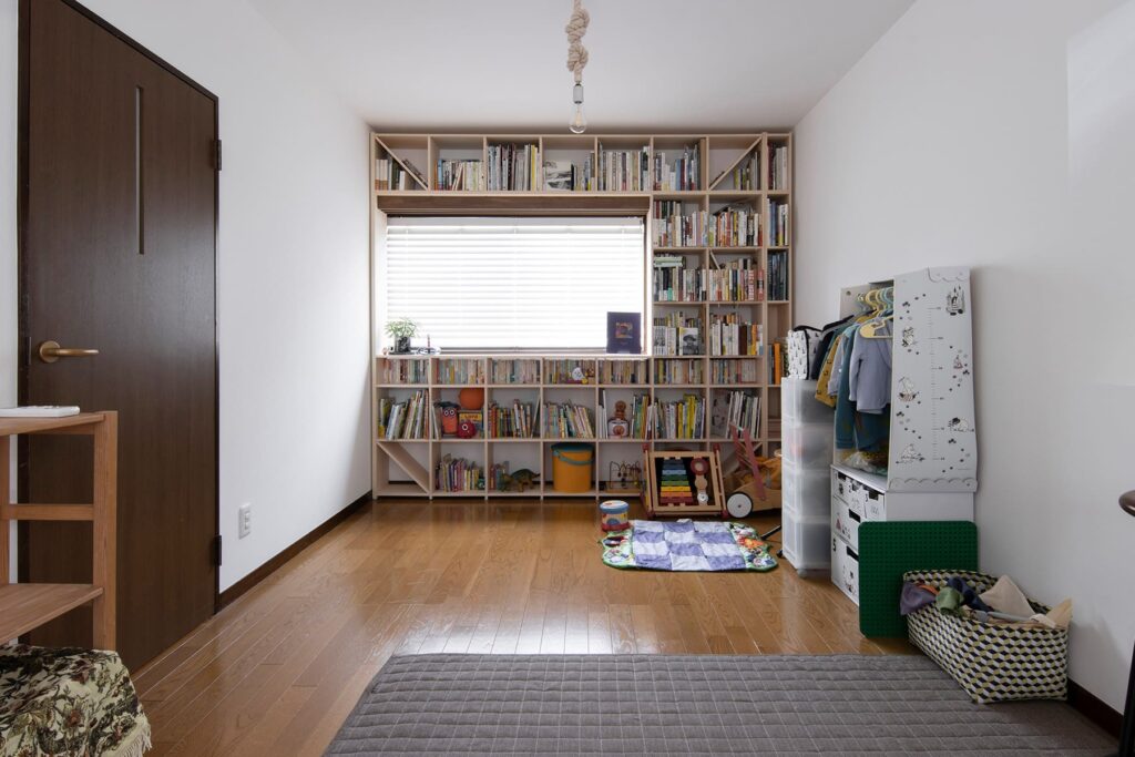 【File 766】窓の形を保持して本棚を設置する - Shelf 開口部のある本棚 - マルゲリータお客様事例