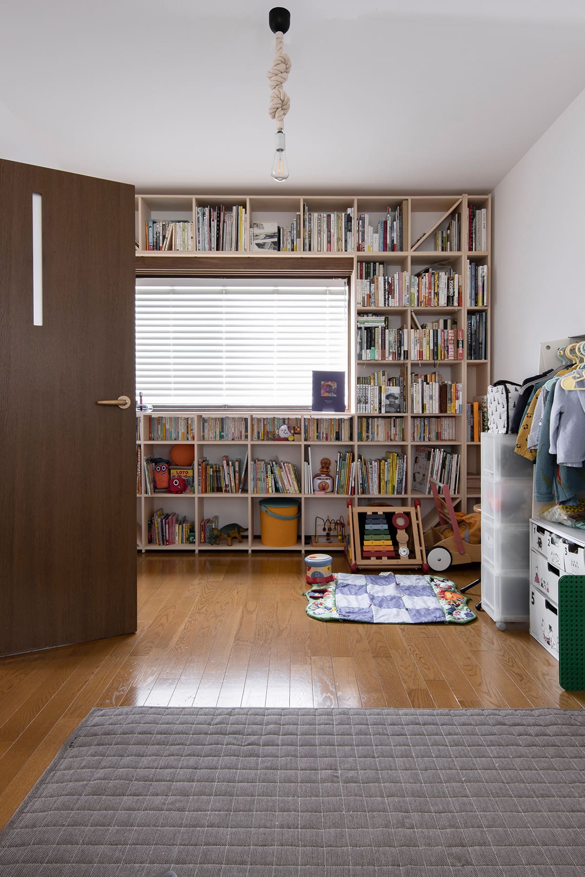 物が多い子ども部屋が狭くならず、広々と使えるように