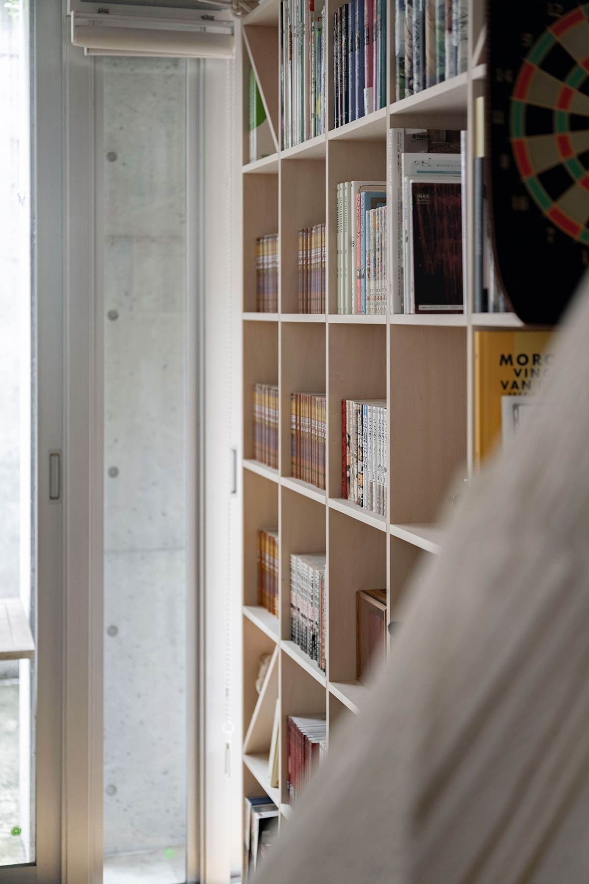 【File776】 ハンモックのある書斎に - Shelf 壁一面の本棚 奥行250mm- マルゲリータお客様事例