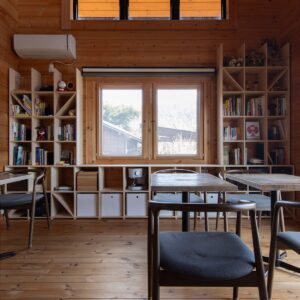 【File 813】ワタリドリのカフェ - Shelf 壁一面の本棚 - マルゲリータお客様事例