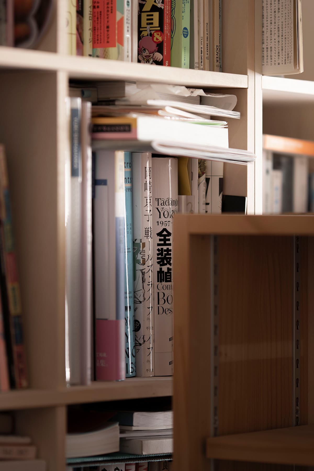 【File 814】お持ちの家具と組み合わせて上手に使う - Shelf 壁一面の本棚 奥行250mm - マルゲリータお客様事例