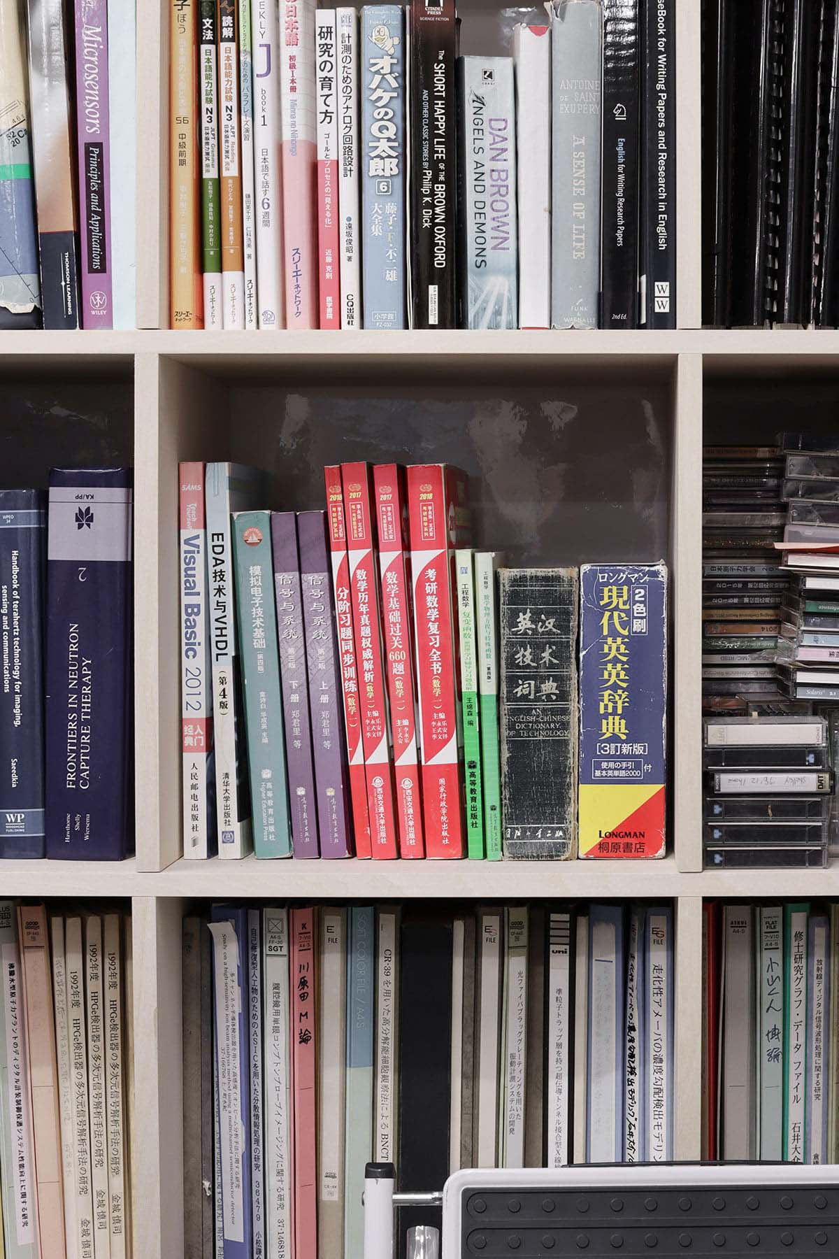 【File 937】東京大学 核医学イメージングの研究室に - Shelf 壁一面の本棚 奥行250mm - マルゲリータお客様事例