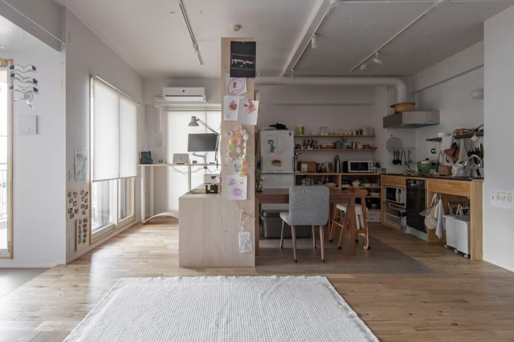 自宅にワークスペースをつくるアイデア 狭い部屋でもおしゃれな書斎の事例を紹介