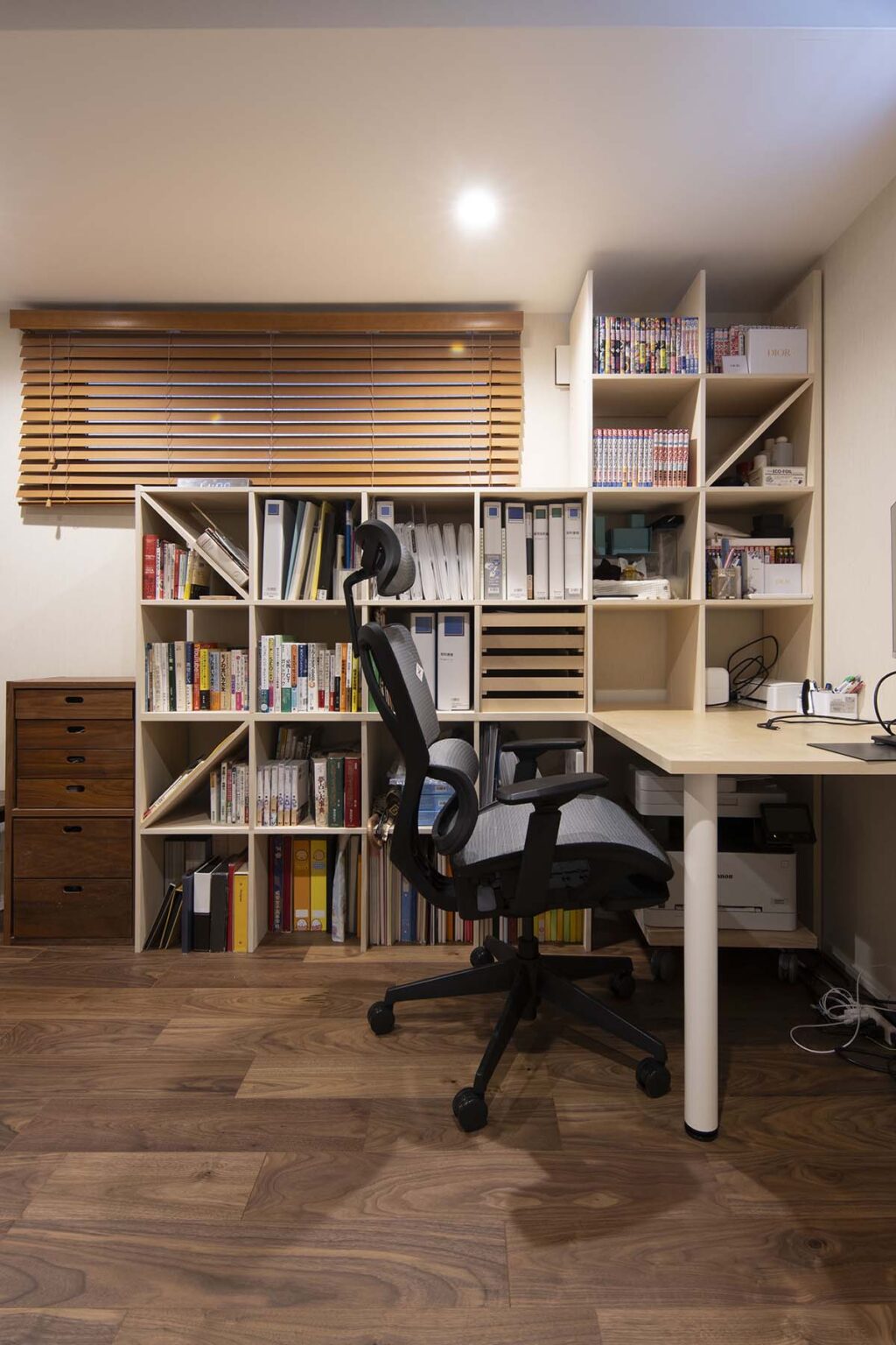 自宅にワークスペースをつくるアイデア 狭い部屋でもおしゃれな書斎の事例を紹介