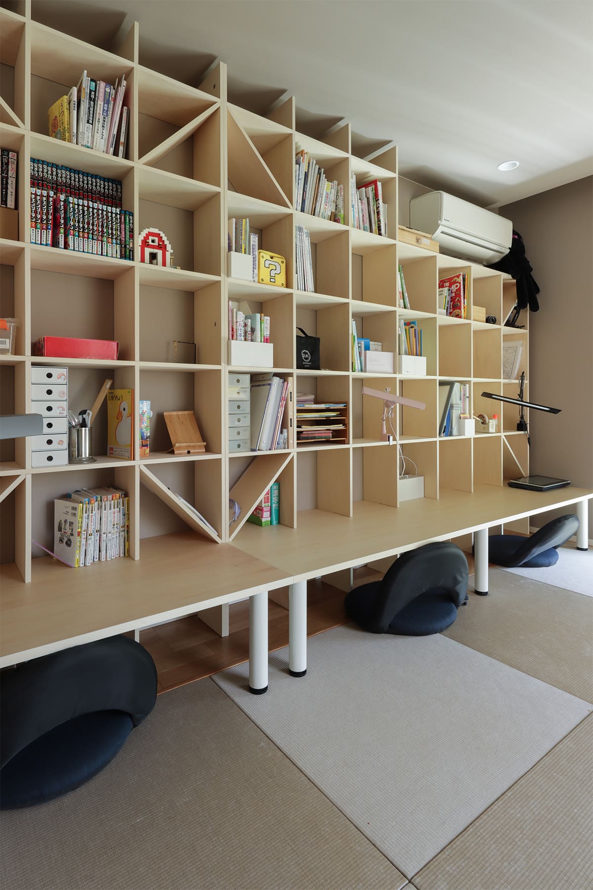 3人兄弟のお子様の勉強部屋 - Shelf カウンター付き本棚 - マルゲリータお客様事例