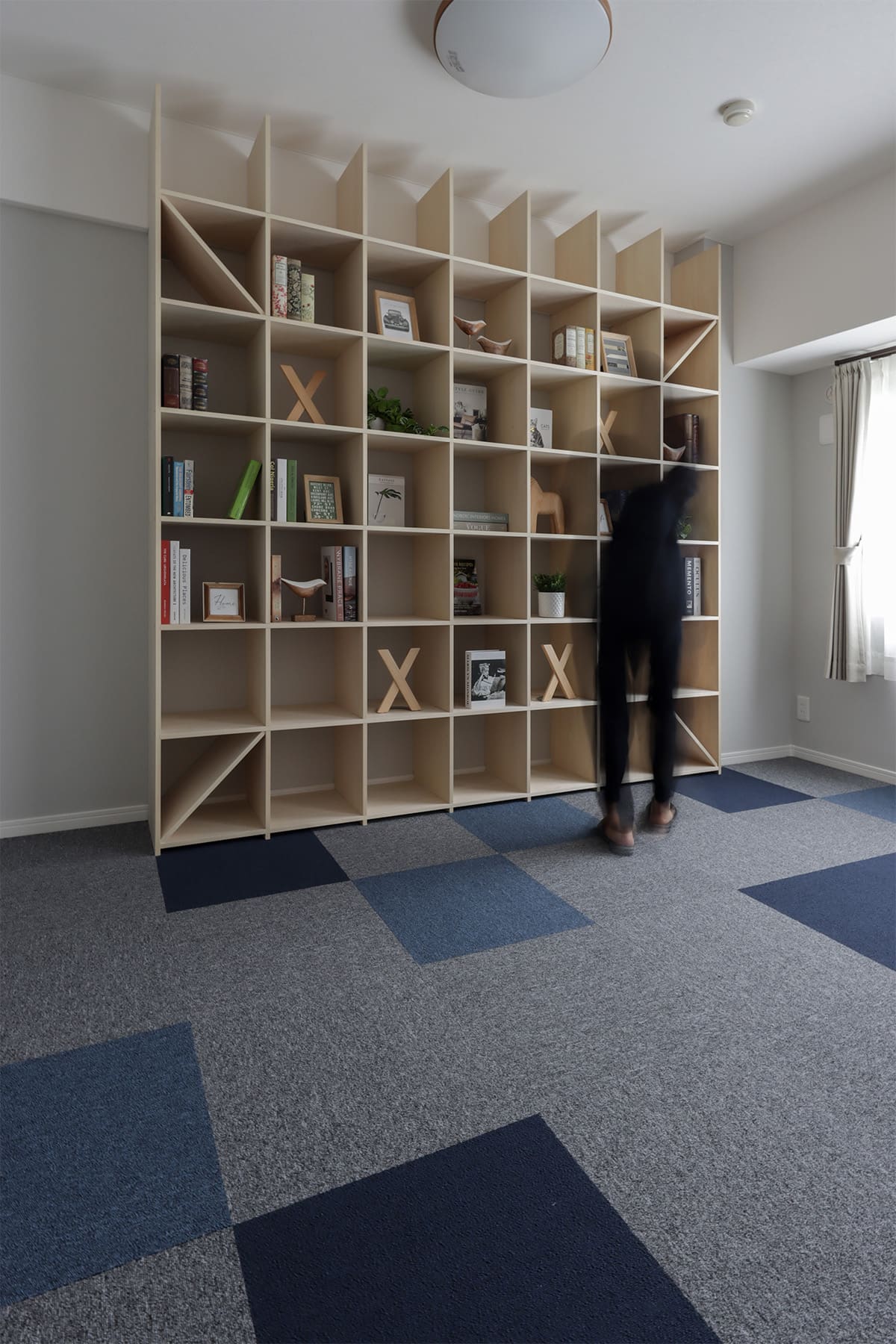 新松戸のマンションリフォーム - Shelf 壁一面の本棚 奥行350 - マルゲリータお客様事例