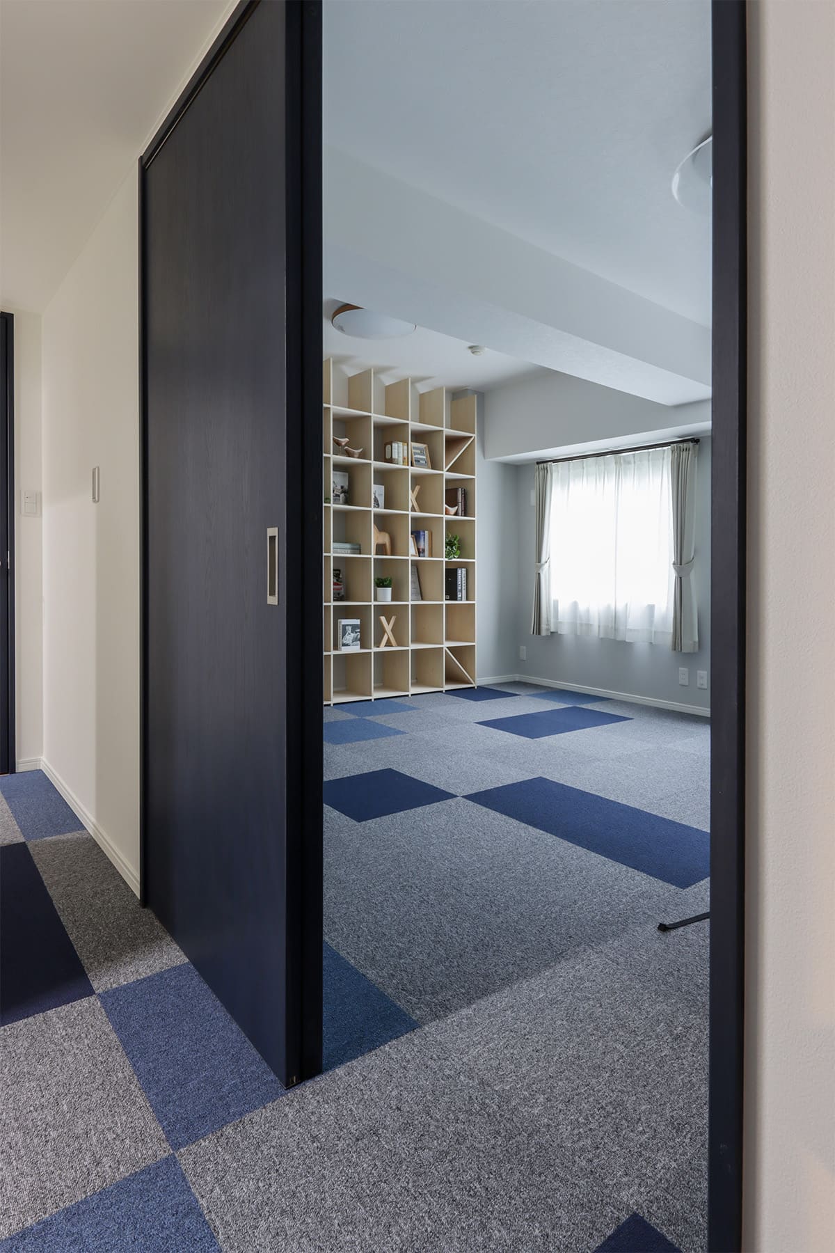 新松戸のマンションリフォーム - Shelf 壁一面の本棚 奥行350 - マルゲリータお客様事例