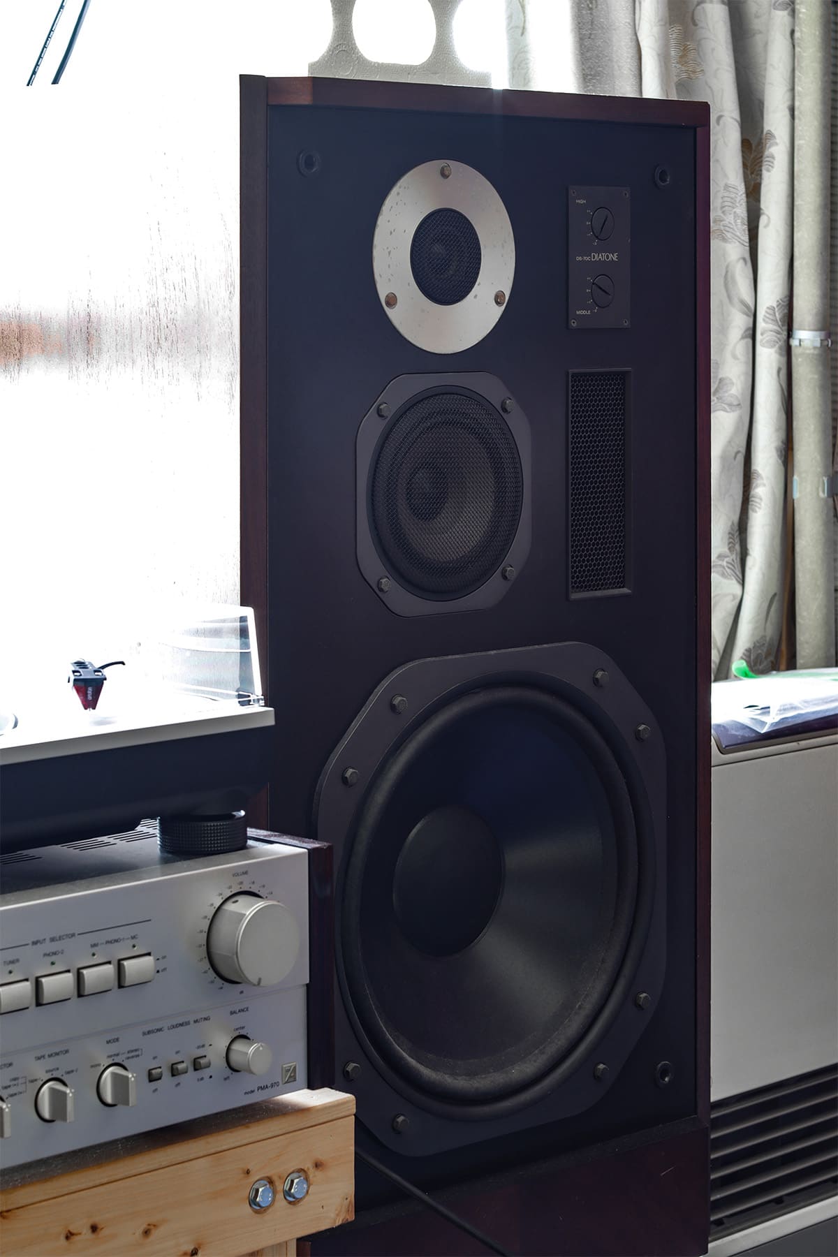 レコード棚 - Shelf 壁一面の本棚 奥行350mm / ロータイプ式本棚 移動式 - マルゲリータお客様事例