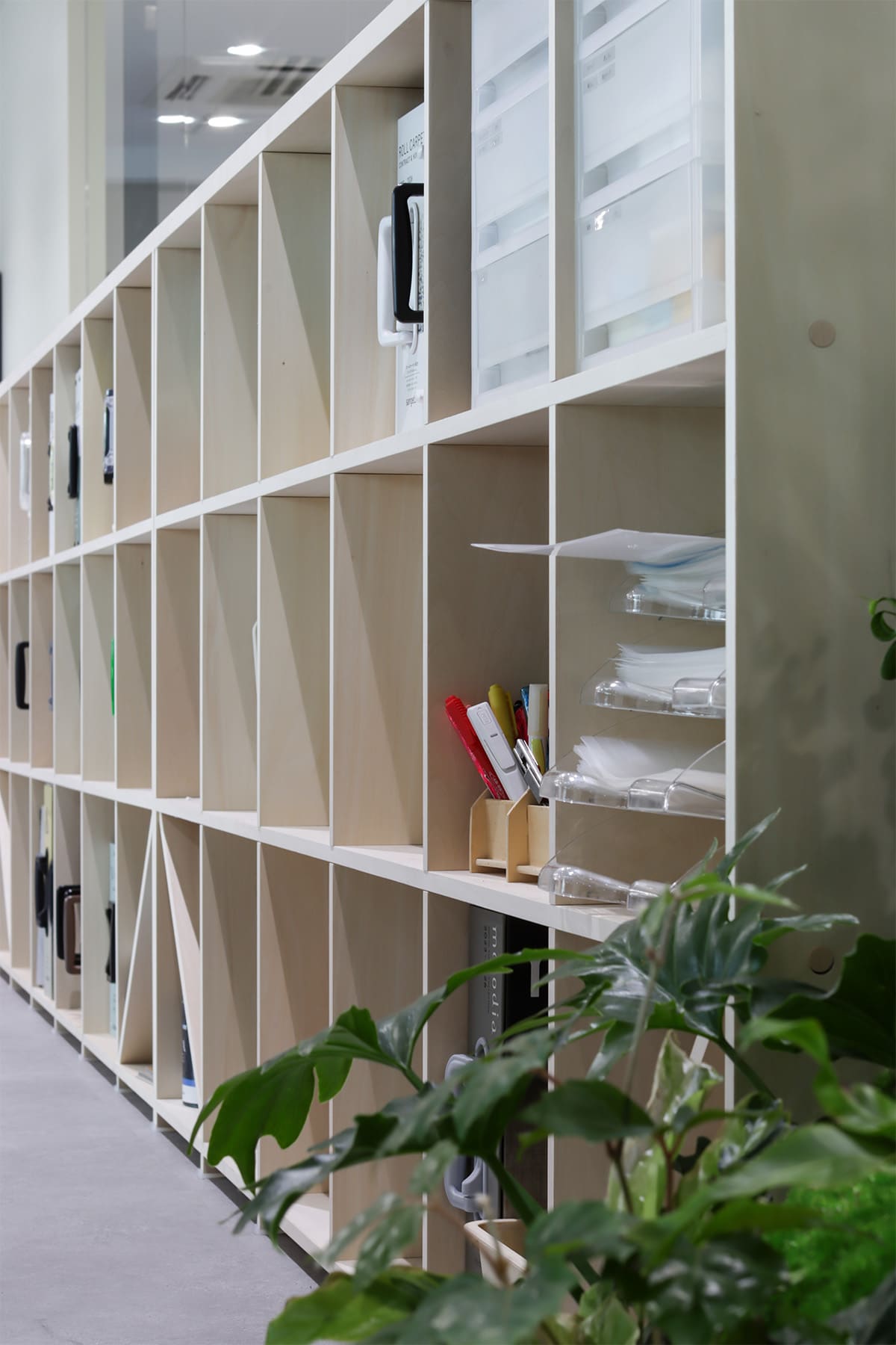 オフィスの資料棚 - Shelf ロータイプ式本棚 - マルゲリータお客様事例