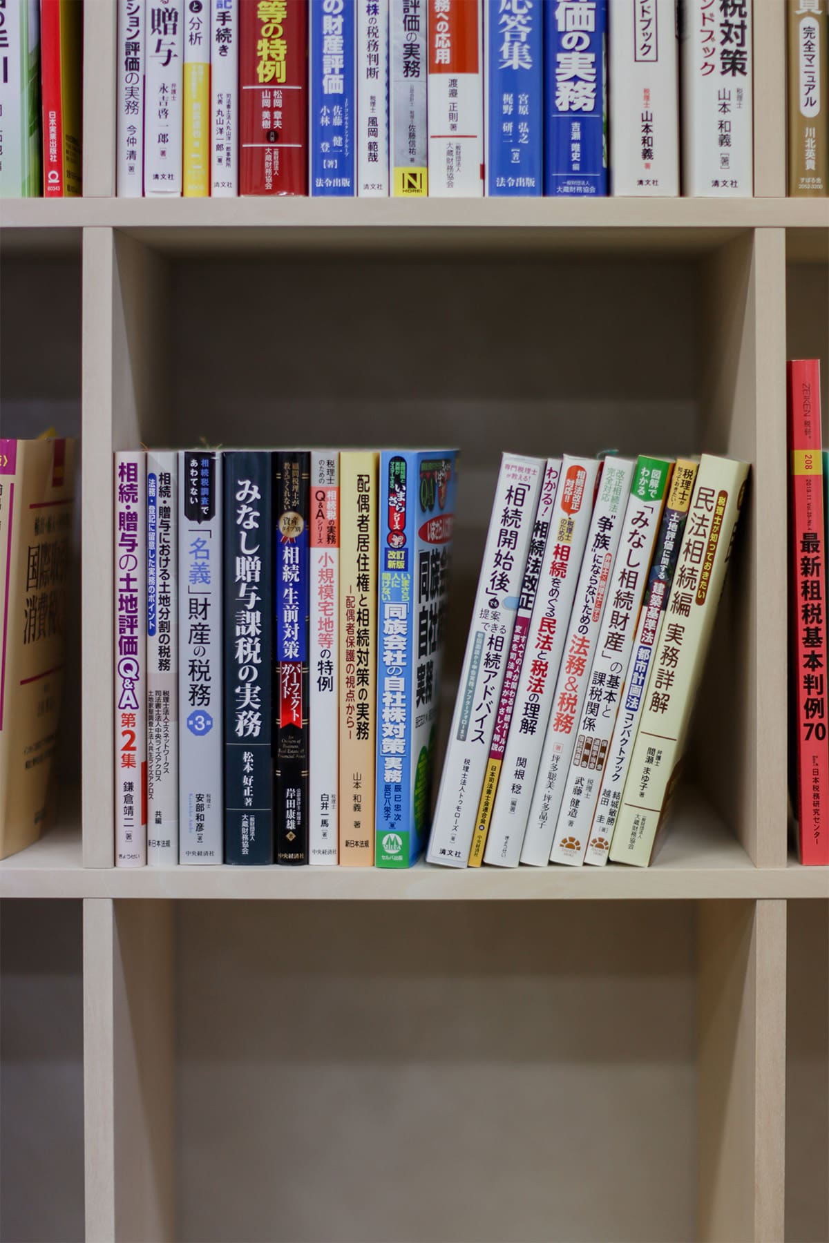 オフィスの収納棚 - Shelf 壁一面の本棚 奥行350mm - マルゲリータお客様事例