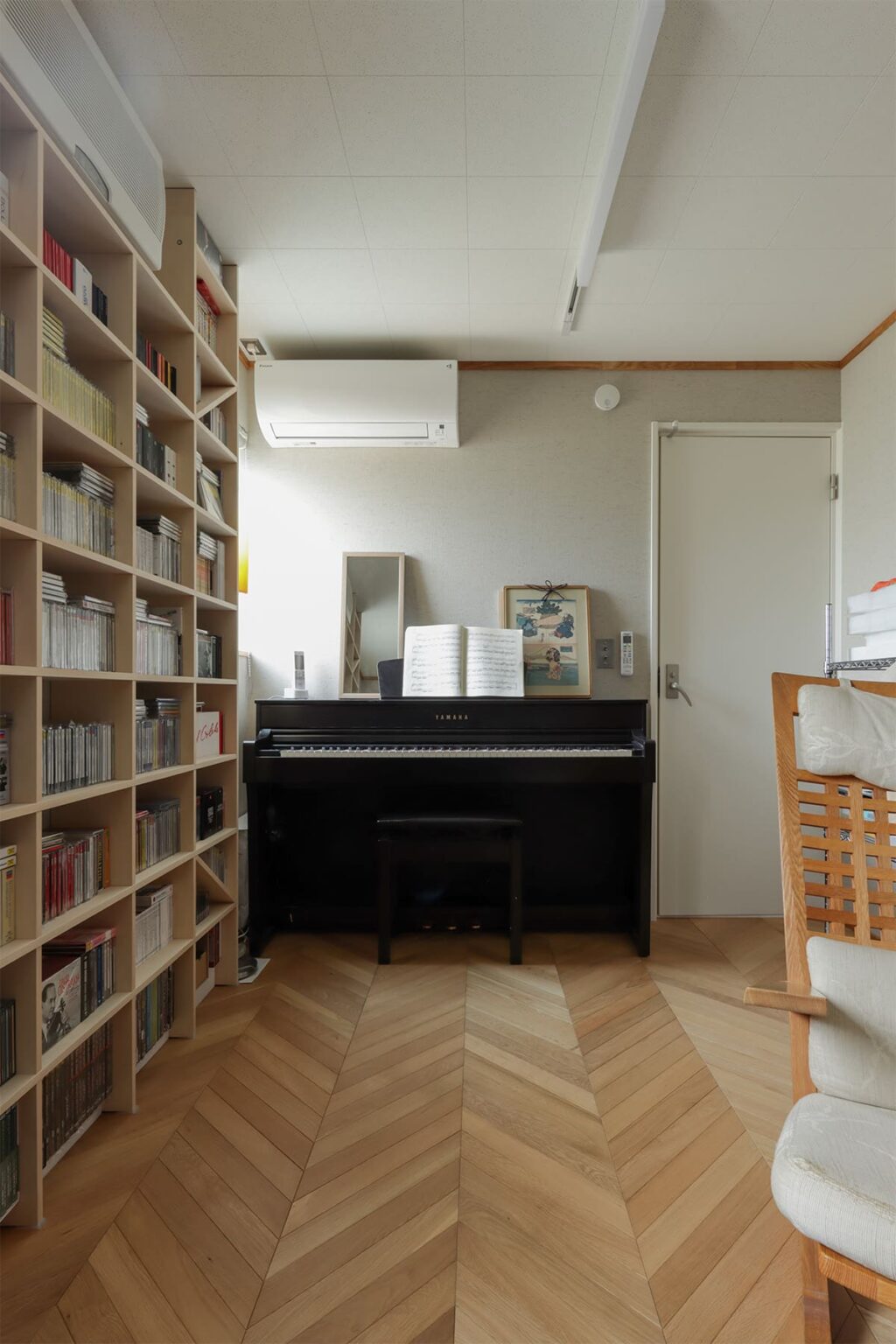 音楽室のCD棚 - Shelf 壁一面のコミック本棚 - マルゲリータお客様事例