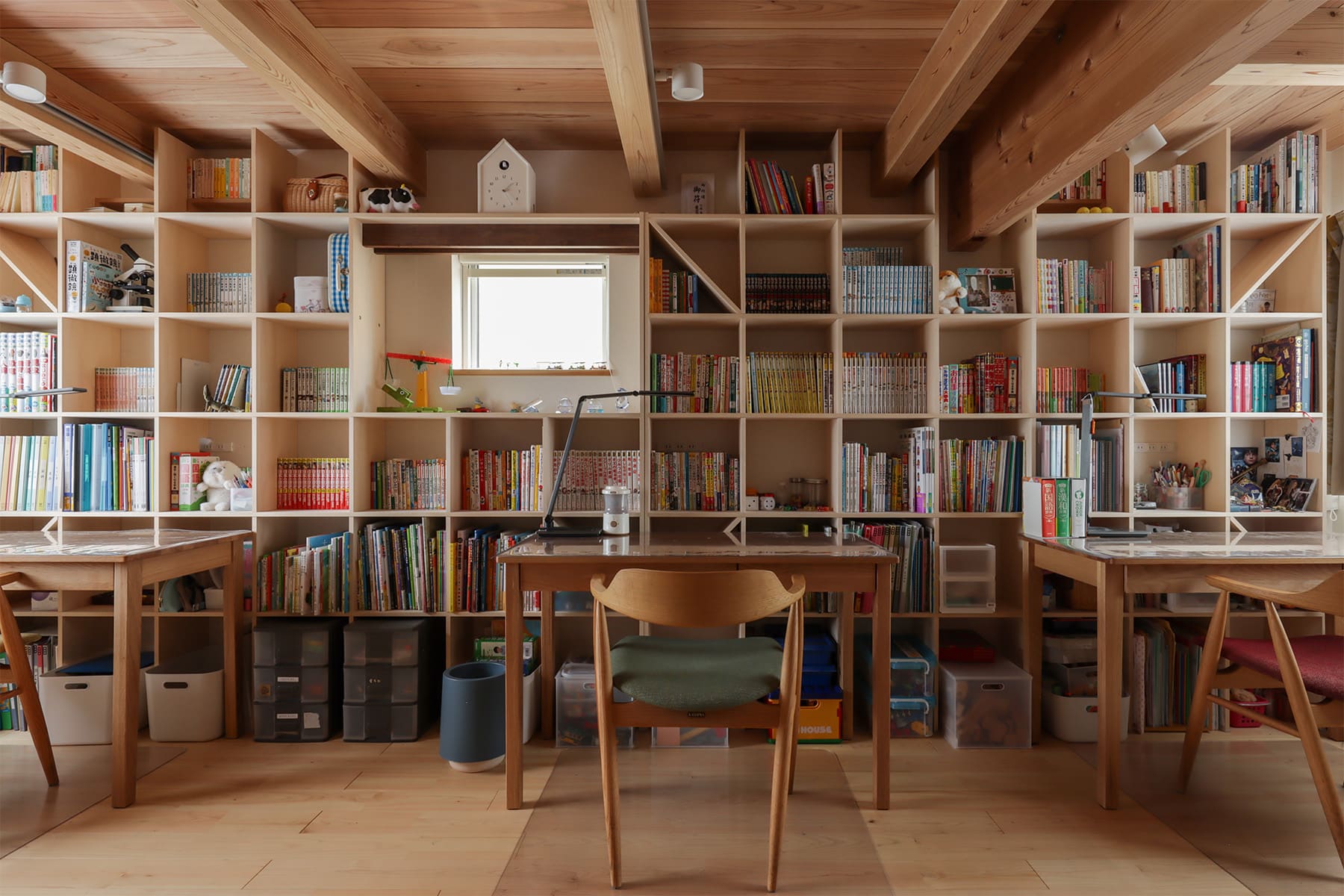 子ども部屋の本棚 - Shelf 壁一面の本棚 奥行250 - マルゲリータお客様事例