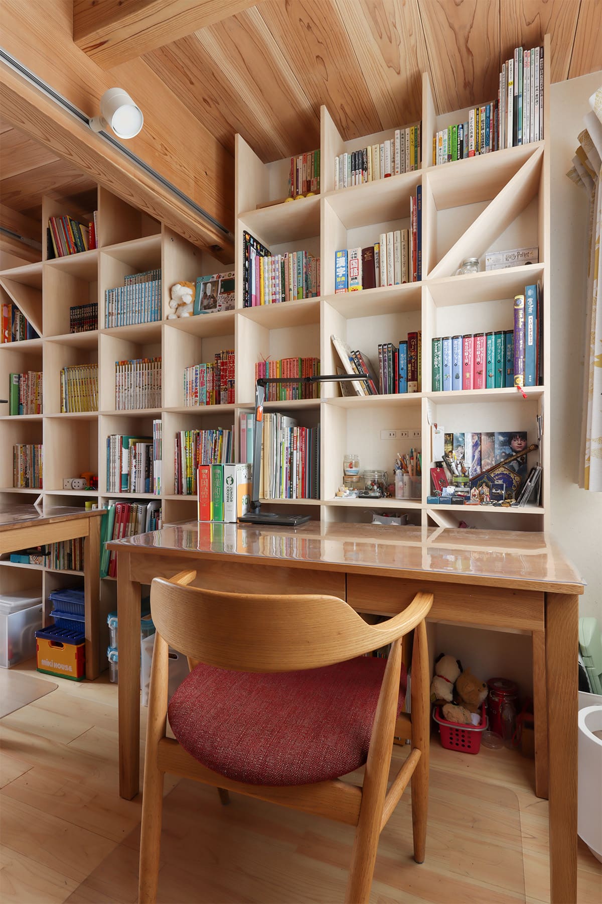 子ども部屋の本棚 - Shelf 壁一面の本棚 奥行250 - マルゲリータお客様事例