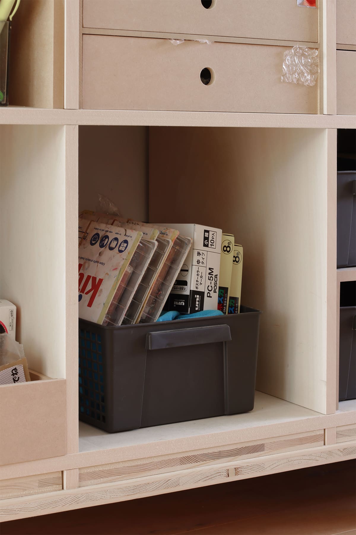 保育園のスタッフルームに - Shelf ロータイプ本棚 - マルゲリータお客様事例