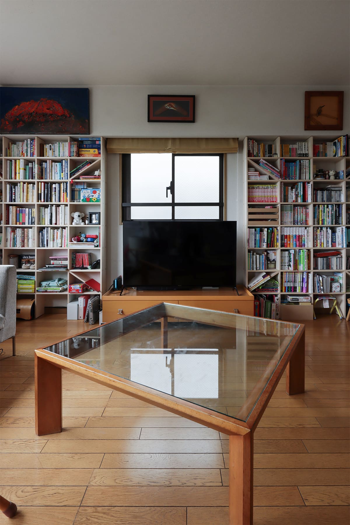 リビングの本棚 - Shelf 壁一面のA5本棚 奥行180mm - マルゲリータお客様事例