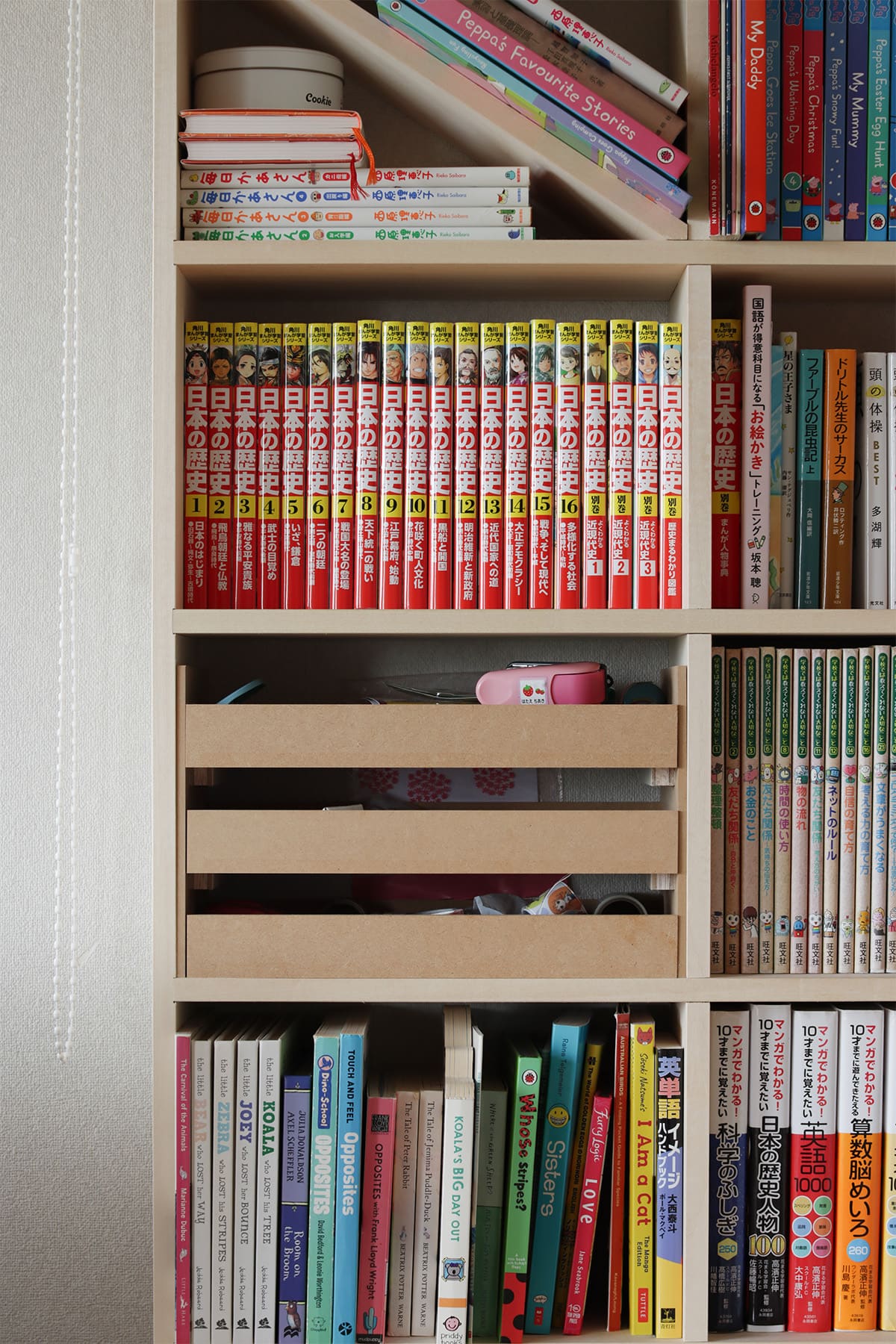 リビングの本棚 - Shelf 壁一面のA5本棚 奥行180mm - マルゲリータお客様事例