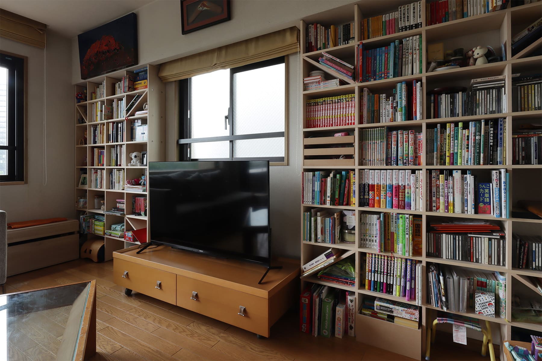 リビングの本棚 - Shelf 壁一面のA5本棚 奥行180mm - マルゲリータお客様事例