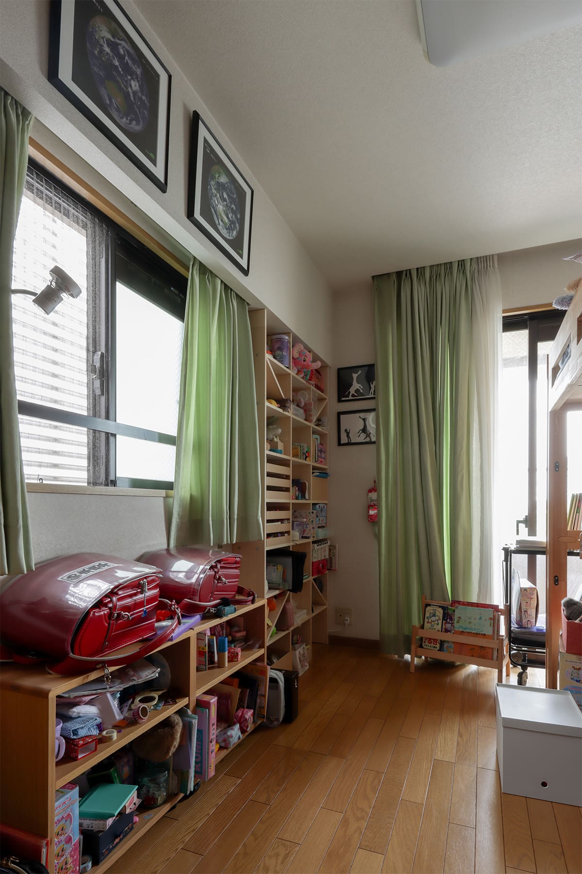 子供部屋の本棚 - Shelf 壁一面の本棚 奥行250mm - マルゲリータお客様事例