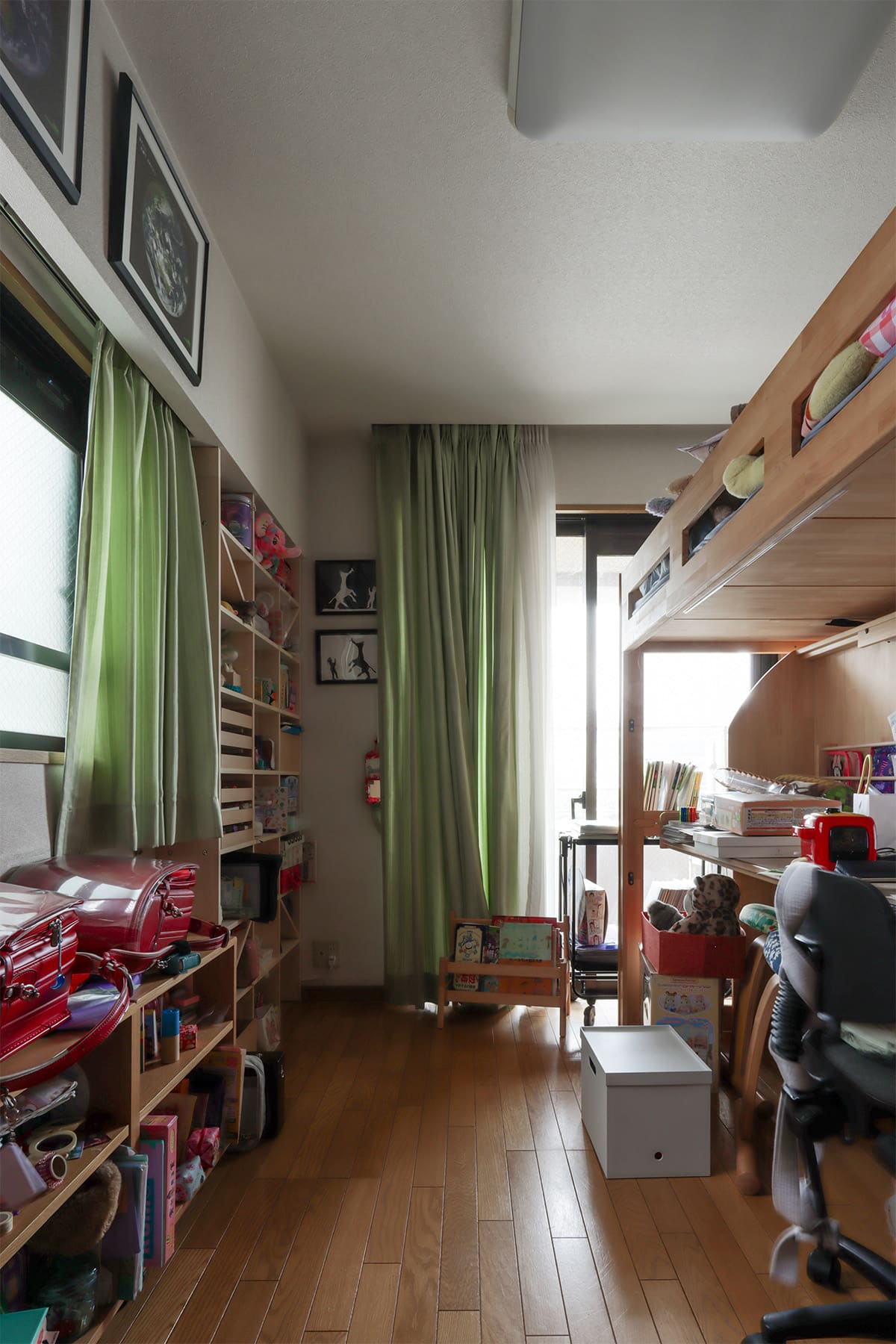 子供部屋の本棚 - Shelf 壁一面の本棚 奥行250mm - マルゲリータお客様事例