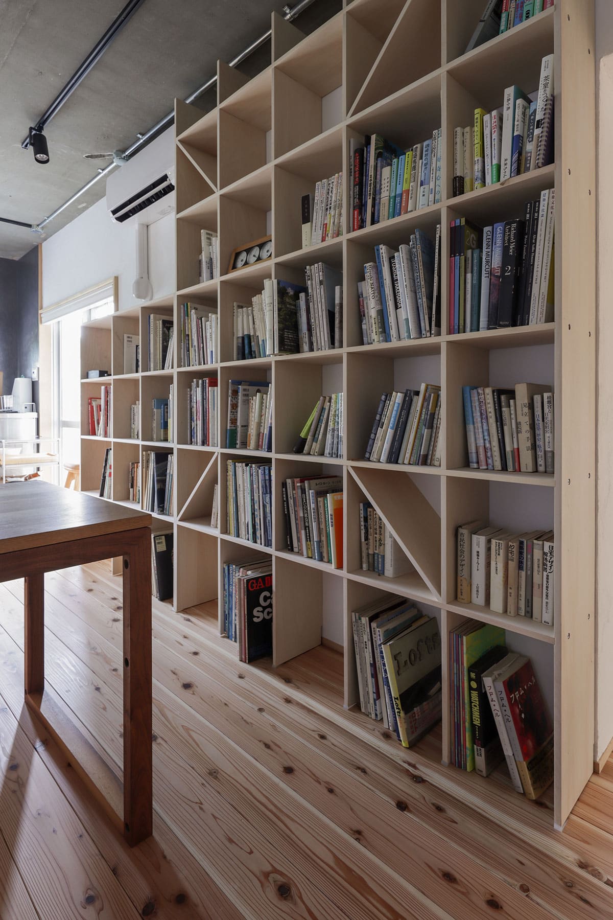 リビングの本棚 - Shelf 壁一面の本棚 奥行250mm - マルゲリータお客様事例