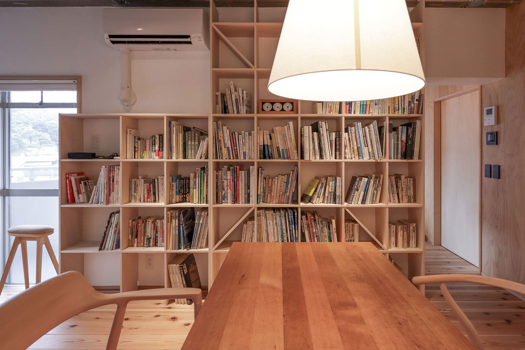 リビングの本棚 - Shelf 壁一面の本棚 奥行250mm - マルゲリータお客様事例