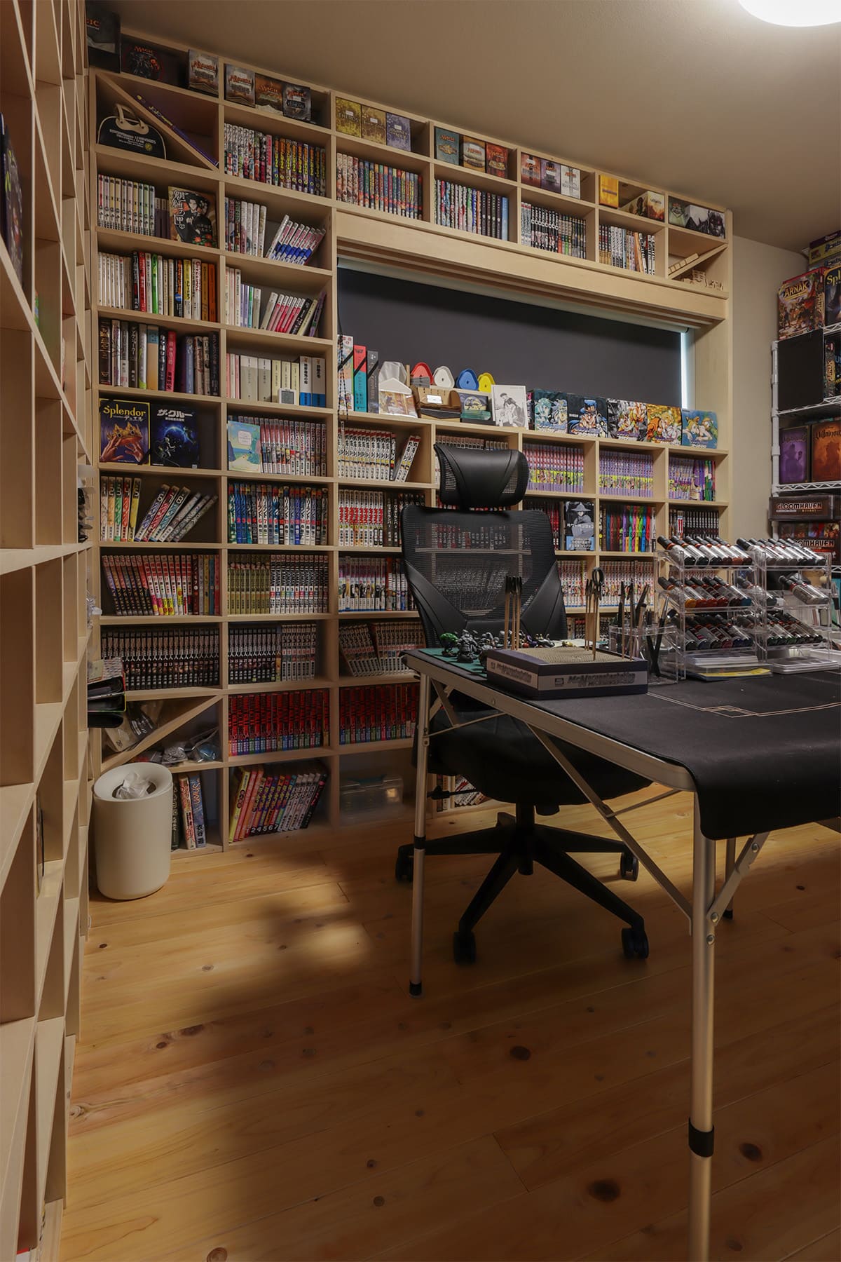 クリエイティブな漫画部屋 - Shelf 壁一面のコミック本棚 奥行180mm - マルゲリータお客様事例