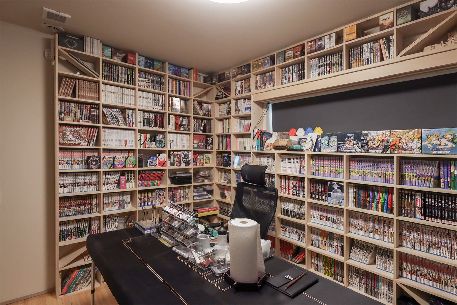クリエイティブな漫画部屋 - Shelf 壁一面のコミック本棚 奥行180mm - マルゲリータお客様事例