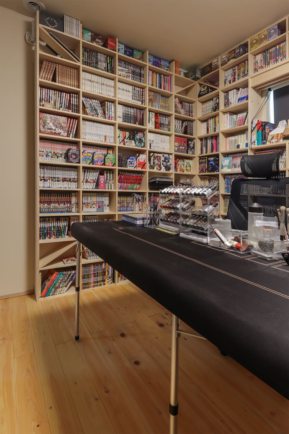 クリエイティブな漫画部屋 - Shelf 壁一面のコミック本棚 奥行180mm - マルゲリータお客様事例