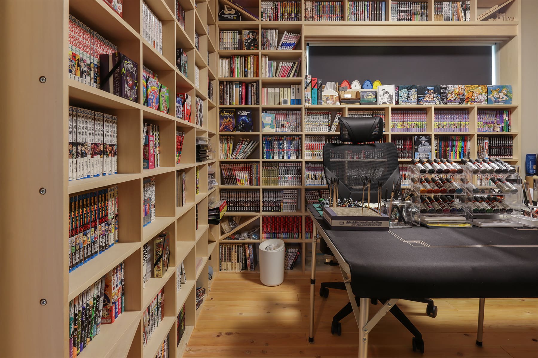 クリエイティブな漫画部屋 - Shelf 壁一面のコミック本棚 奥行180mm - マルゲリータお客様事例