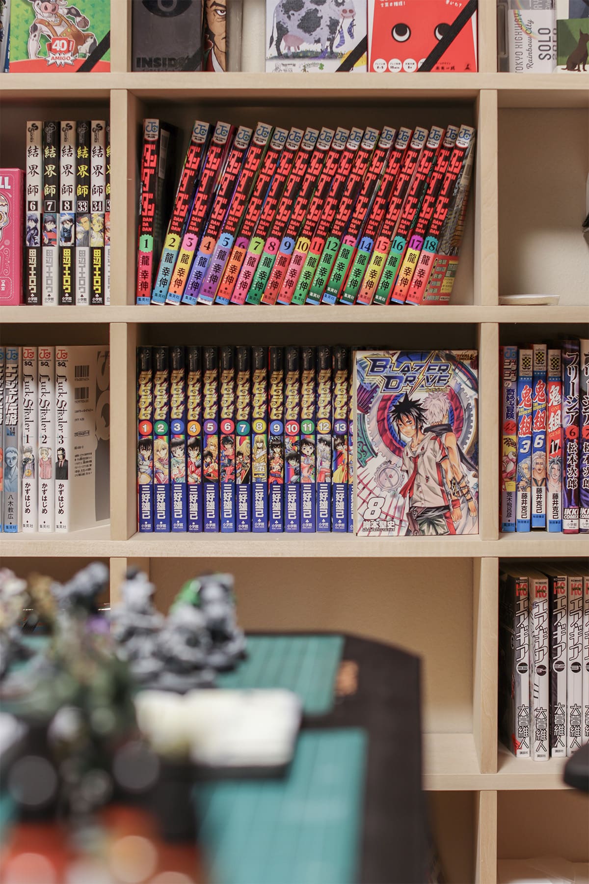 クリエイティブな漫画部屋 - Shelf 壁一面のコミック本棚 奥行180mm - マルゲリータお客様事例