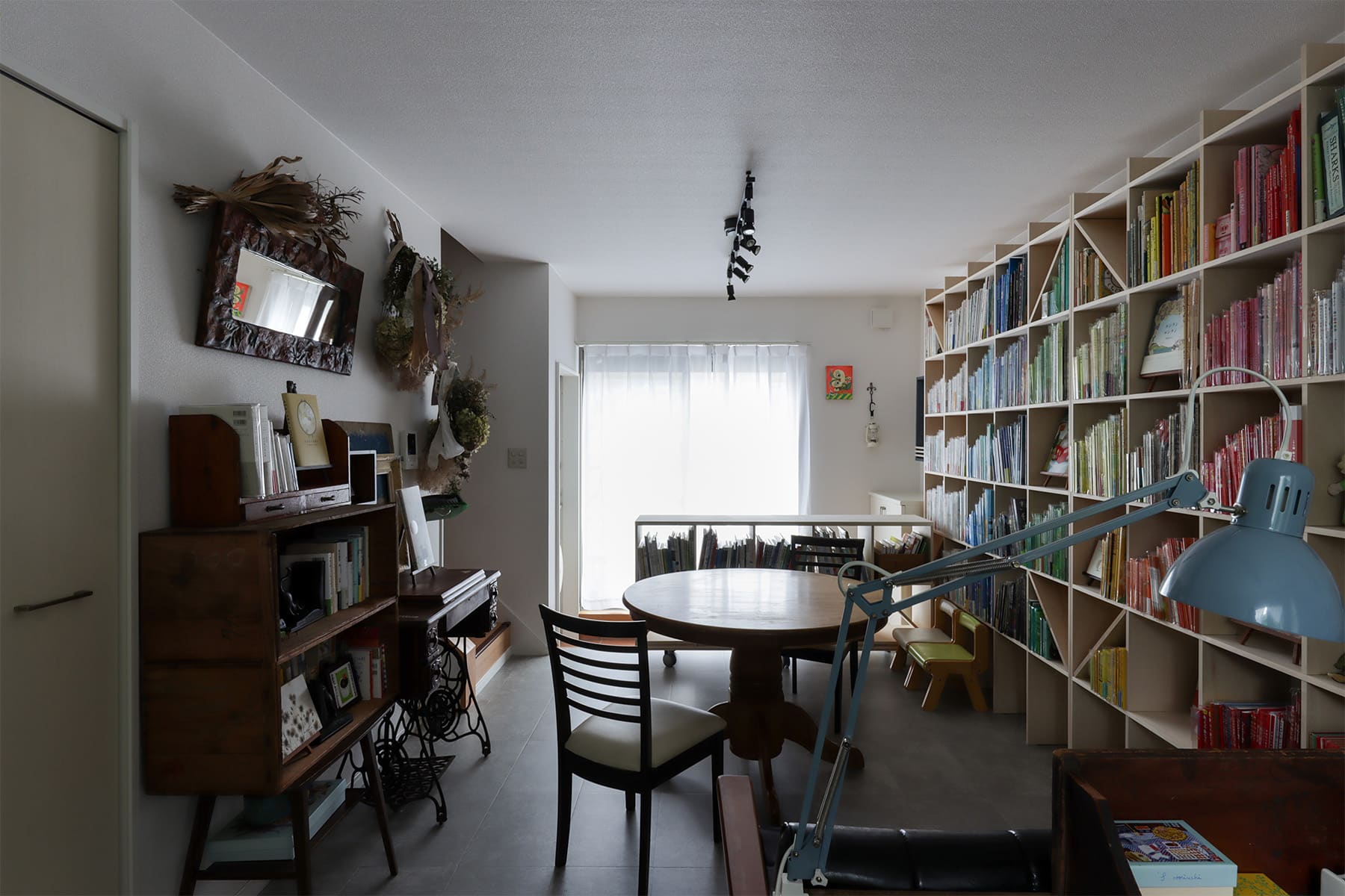 絵本の収納 - Shelf 壁一面の本棚 奥行250mm - マルゲリータお客様の声