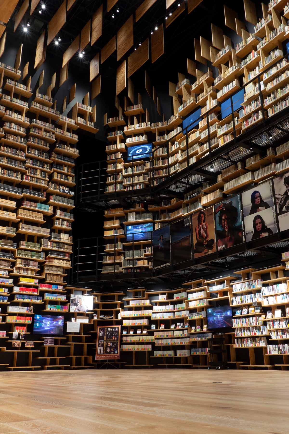角川武蔵野ミュージアム・図書館部門管理部スタッフの方々 - インタビュー - margherita（マルゲリータ）