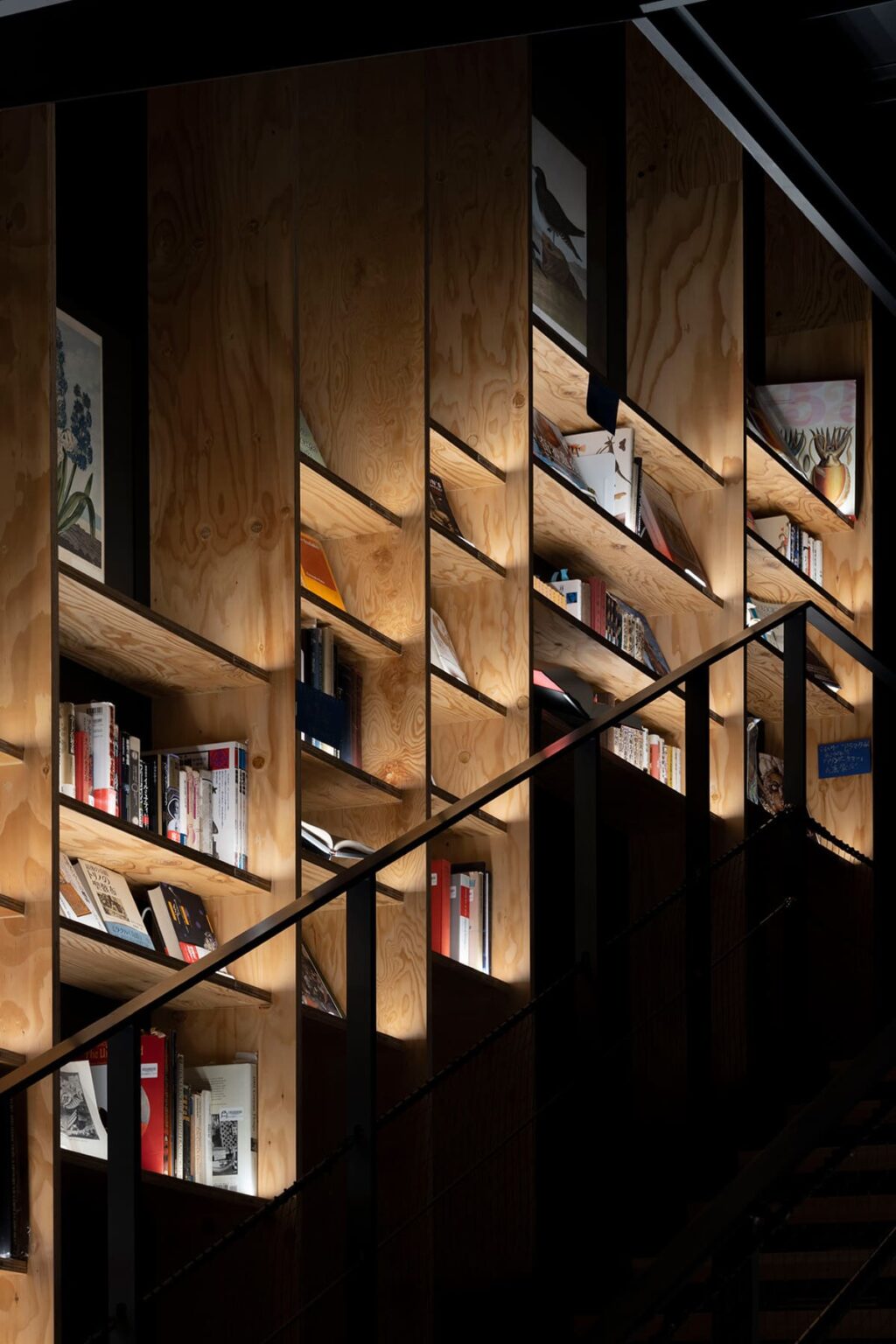 角川武蔵野ミュージアム・図書館部門管理部スタッフの方々 - インタビュー - margherita(マルゲリータ)
