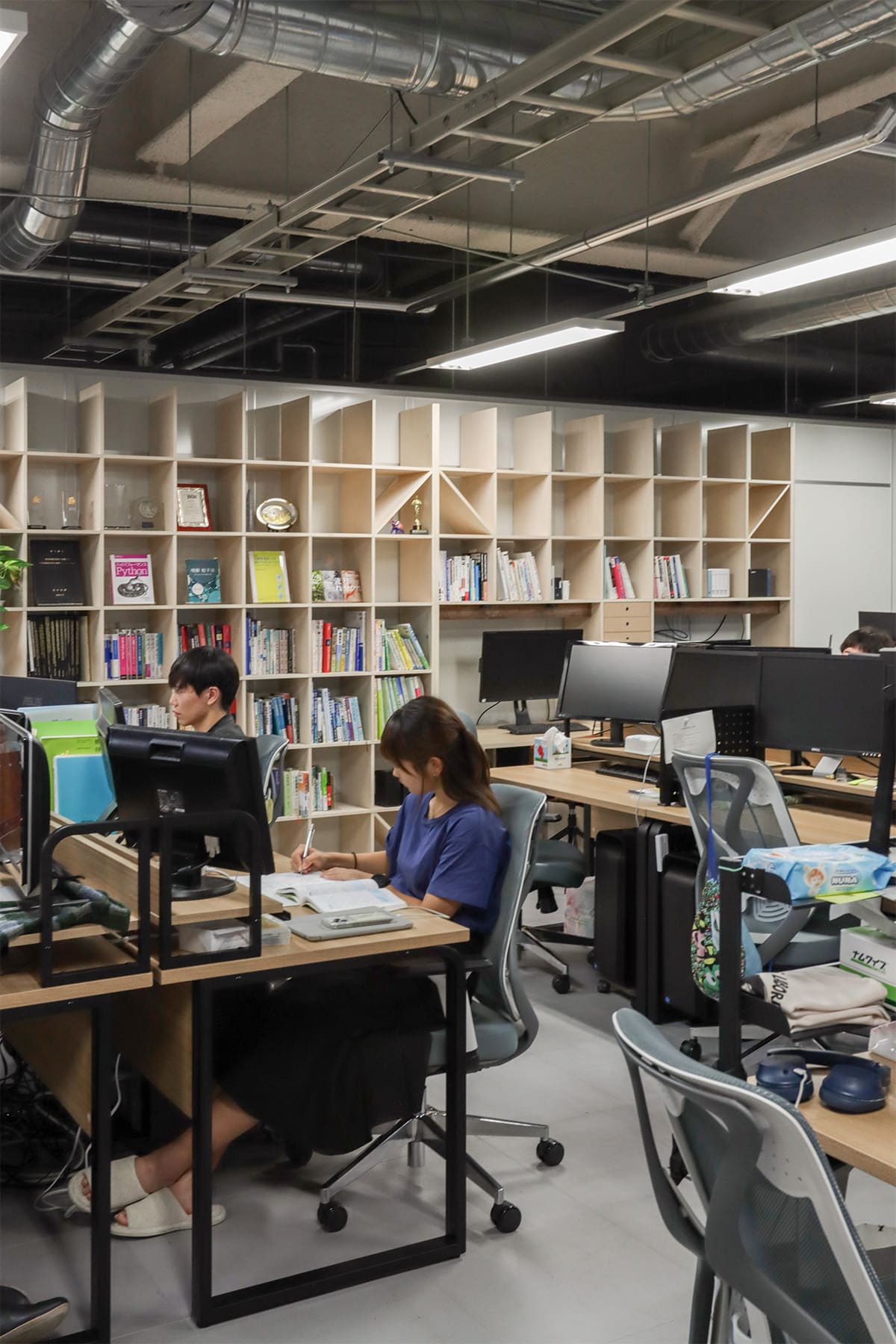 九州大学大学院工学府土木工学専攻 災害数理研究室 - Shelf 壁一面の本棚 - マルゲリータお客様事例