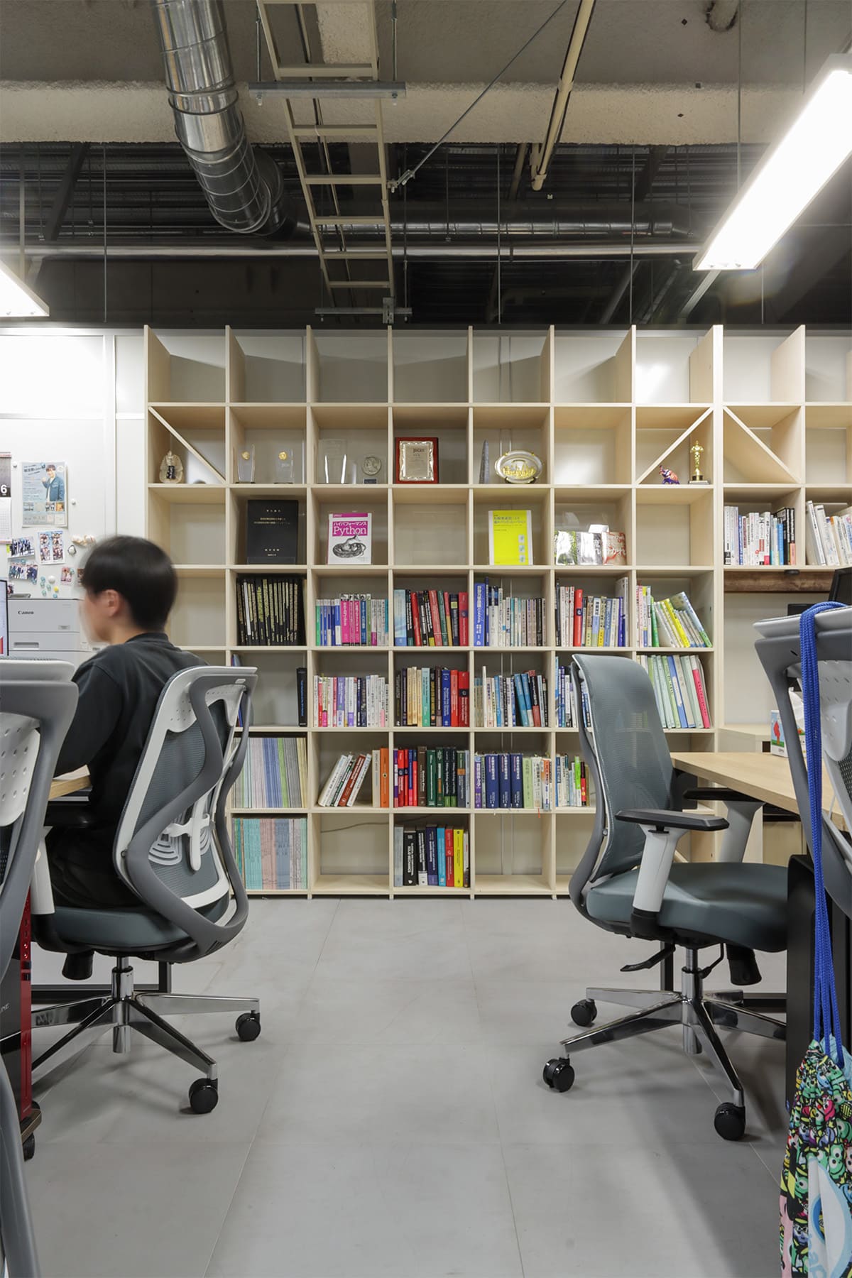 九州大学大学院工学府土木工学専攻 災害数理研究室 - Shelf 壁一面の本棚 - マルゲリータお客様事例