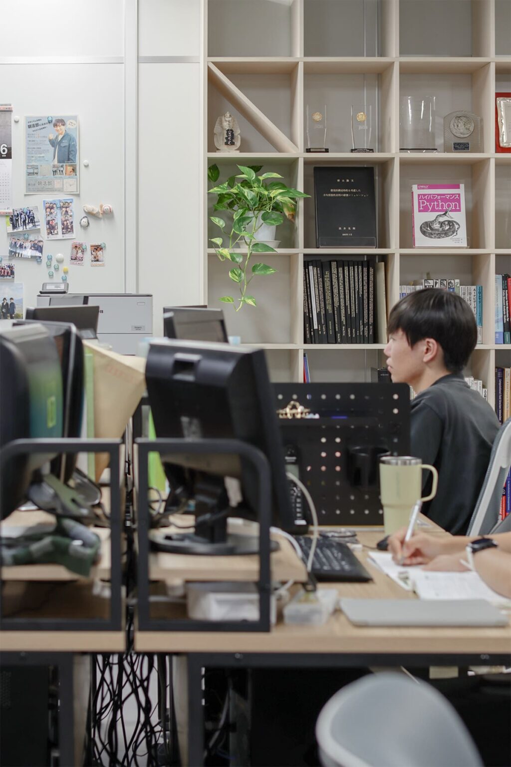 九州大学大学院工学府土木工学専攻 災害数理研究室 - Shelf 壁一面の本棚 - マルゲリータお客様事例