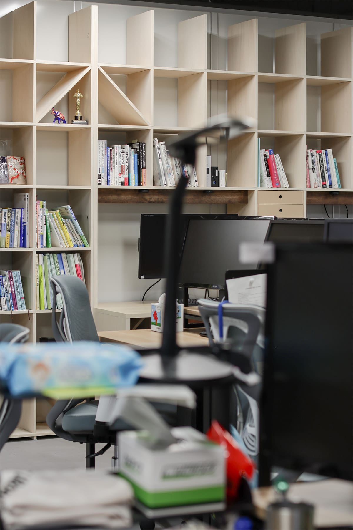 九州大学大学院工学府土木工学専攻 災害数理研究室 - Shelf 壁一面の本棚 - マルゲリータお客様事例