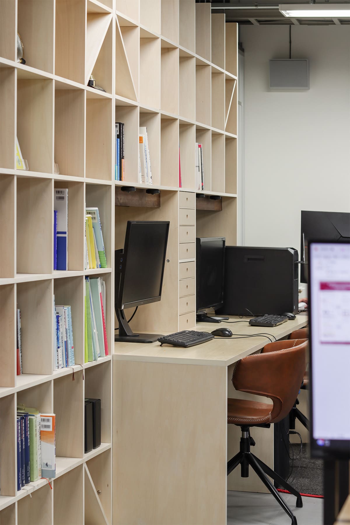 九州大学大学院工学府土木工学専攻 災害数理研究室 - Shelf 壁一面の本棚 - マルゲリータお客様事例