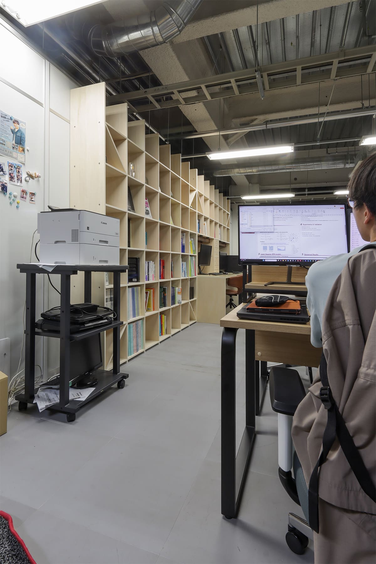 九州大学大学院工学府土木工学専攻 災害数理研究室 - Shelf 壁一面の本棚 - マルゲリータお客様事例